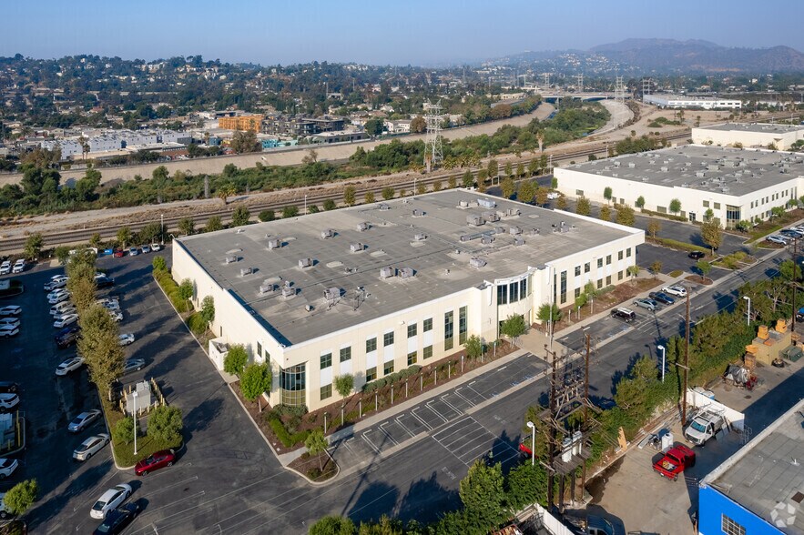 More Photos Of 2710 Media Center Dr, Los Angeles Research And Development For Lease