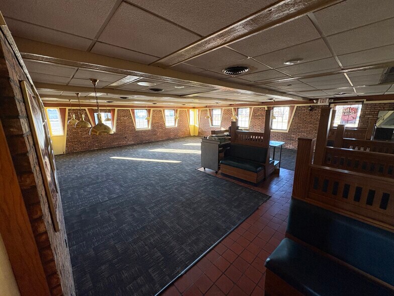 More Photos Of 1604 F St, Schuyler Storefront For Sale