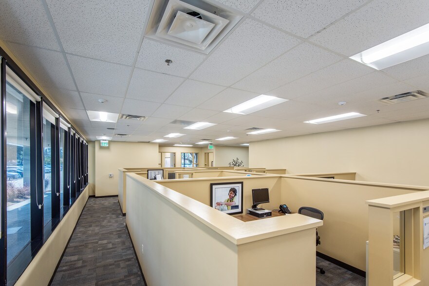 More Photos Of 15400 Sherman Way, Van Nuys Office For Lease
