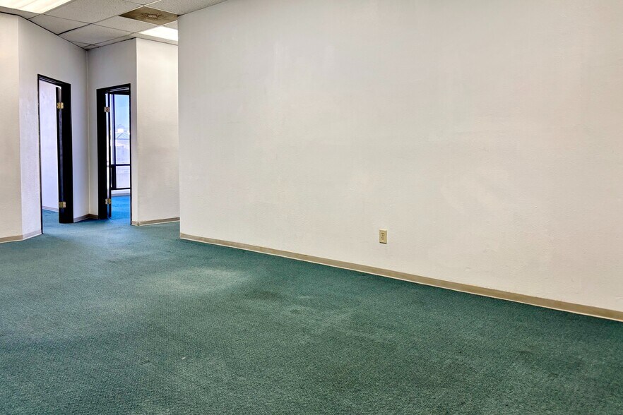 More Photos Of 5959 Mission Gorge Rd, San Diego Office For Sale