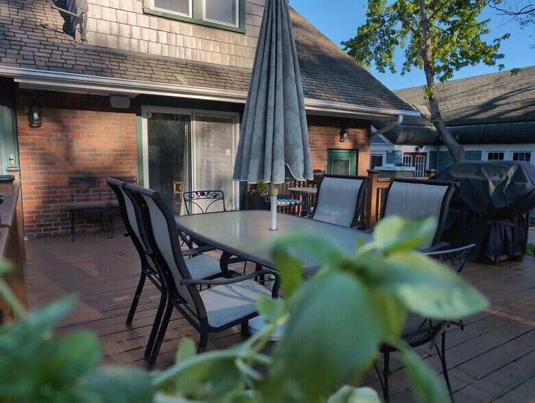 More Photos Of 417 N Hough St, Barrington Medical For Sale