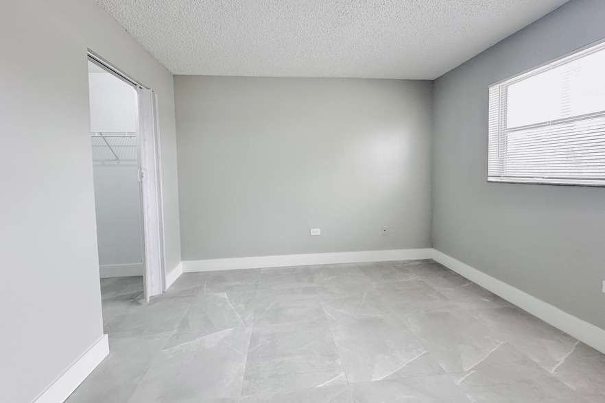 More Photos Of 999 W Prospect Rd, Oakland Park Apartments For Sale