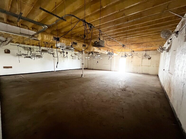 More Photos Of 2804 NW 10th St, Oklahoma City Manufacturing For Sale