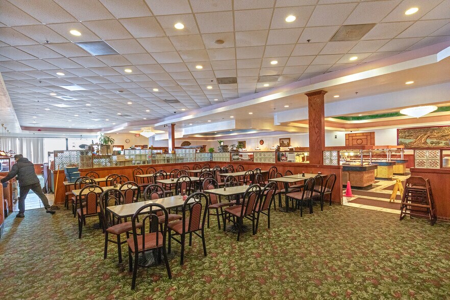 More Photos Of 850 Gray Ave, Yuba City Department Store For Sale