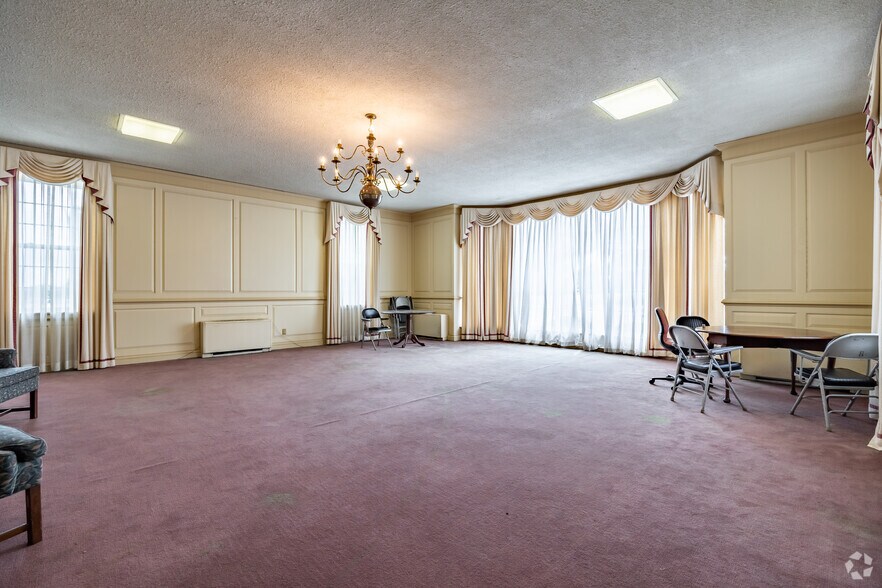 More Photos Of 128 S Washington St, Albany Freestanding For Lease