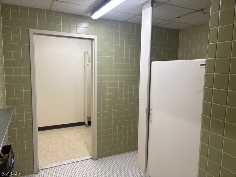 More Photos Of 141 Southside Ave, Bridgewater Office For Lease