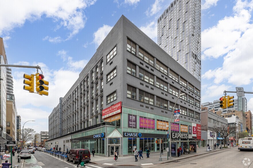 More Photos Of 490 Fulton St, Brooklyn Apartments For Lease