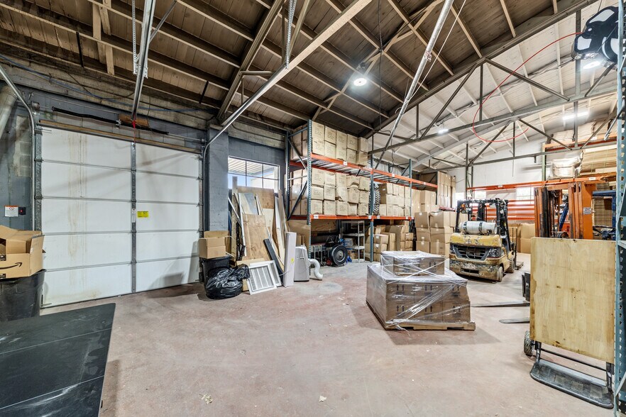 More Photos Of 308 W College St, Pulaski Flex For Sale