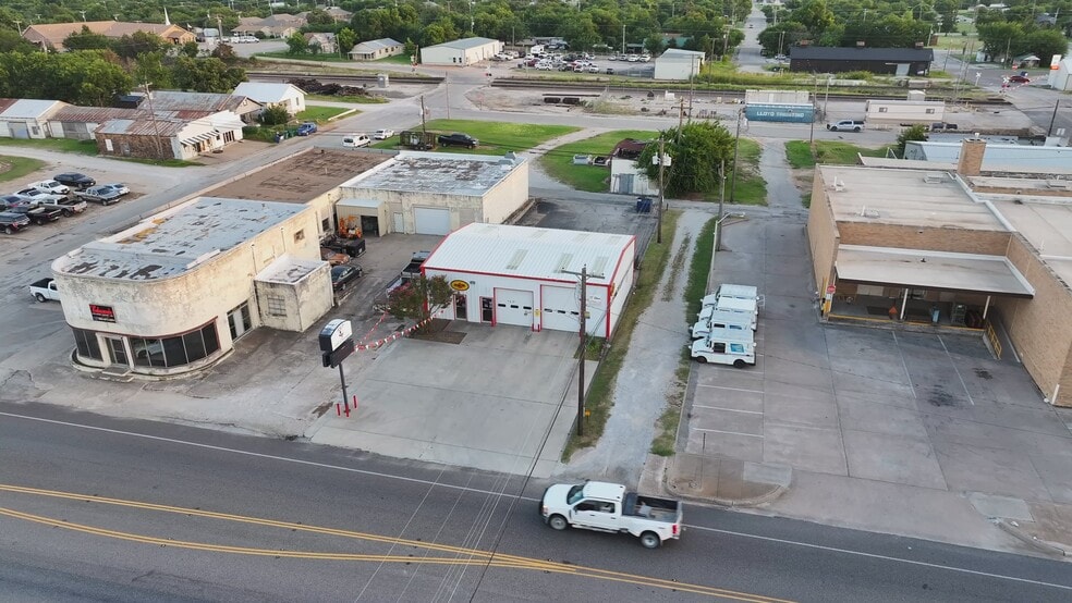 Primary Photo Of 108 E Wise St, Bowie Specialty For Sale