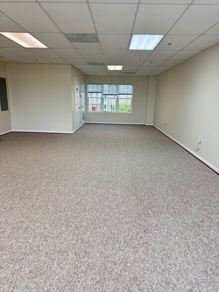 More Photos Of 13885 Hedgewood Dr, Woodbridge Office Residential For Sale