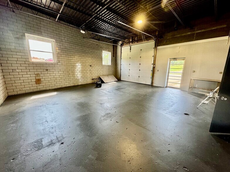 More Photos Of 1475 Massillon Rd, Akron Convenience Store For Lease