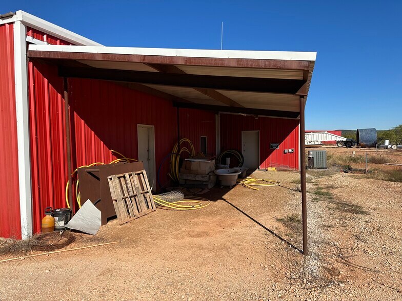 More Photos Of 3597 US Highway 84, Tuscola Warehouse For Lease