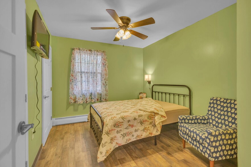 More Photos Of 106 Carr St, Nicholson Assisted Living For Sale