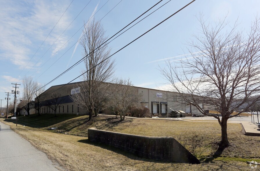 Primary Photo Of 30-32 Industrial Rd, Elizabethtown Warehouse For Lease