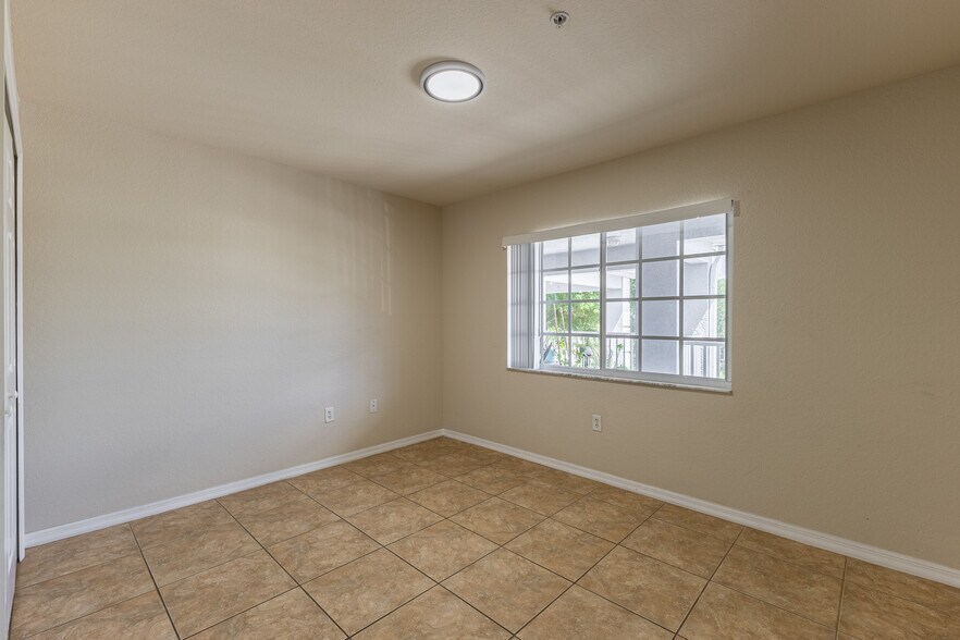 More Photos Of 1328 SE 8th Ave, Cape Coral Multifamily For Sale