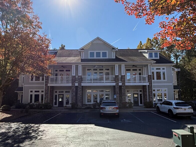 More Photos Of 1792 Woodstock Rd, Roswell Office For Lease