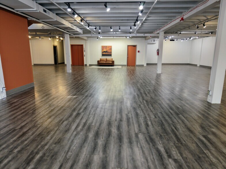 More Photos Of 16705 Southcenter Pky, Tukwila Freestanding For Sale