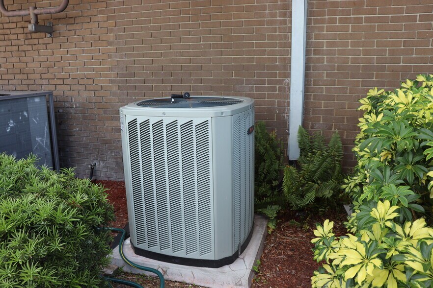 More Photos Of 940 Deltona Blvd, Deltona Bank For Sale