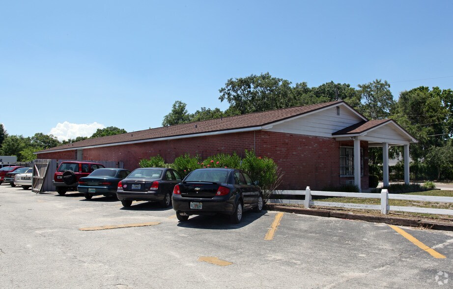 More Photos Of 13124 N Florida Ave, Tampa Medical For Sale