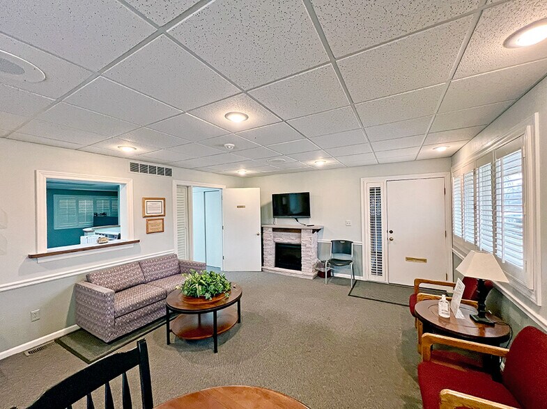 More Photos Of 2900 Frank Scott Pky W, Belleville Office For Sale