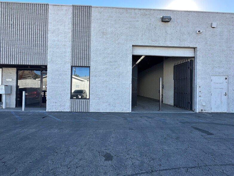 More Photos Of 8000-8010 Wheatland Ave, Sun Valley Manufacturing For Sale