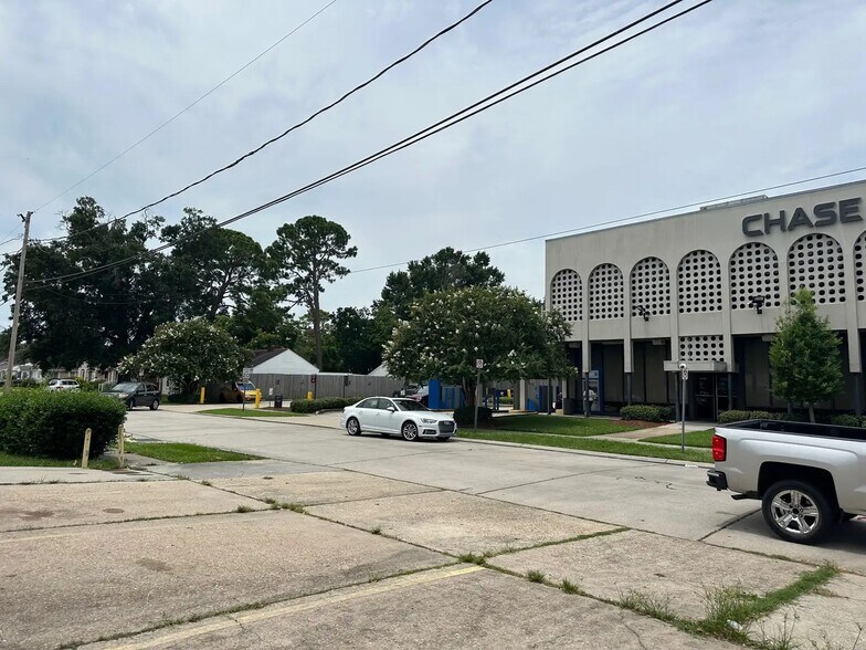 More Photos Of 1320 Veterans Memorial Blvd, Metairie Freestanding For Sale