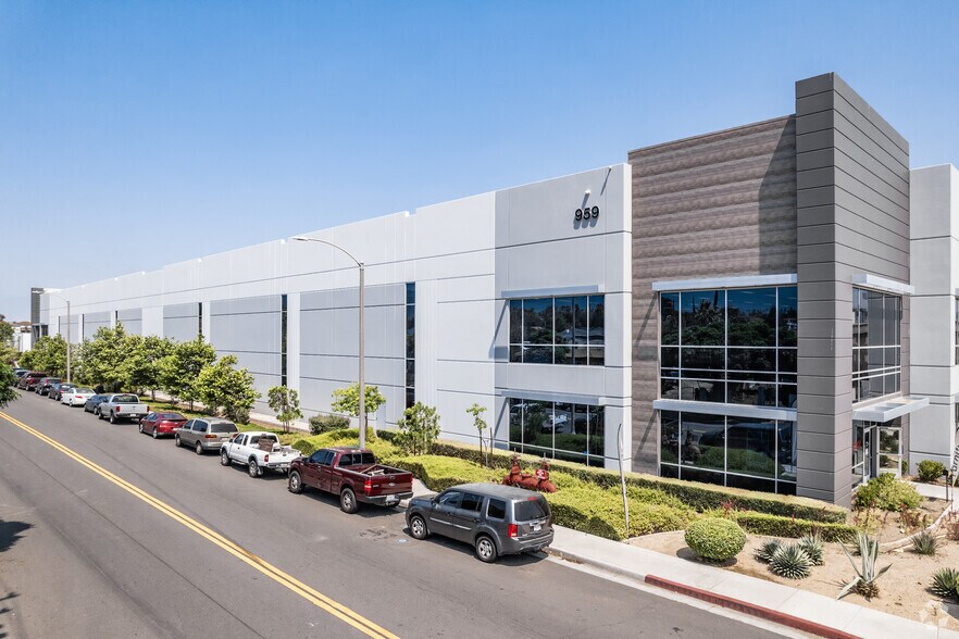 More Photos Of 959 E 3rd St, Corona Warehouse For Lease