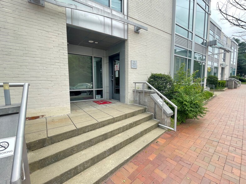 More Photos Of 804 Pershing Dr, Silver Spring Medical For Sale