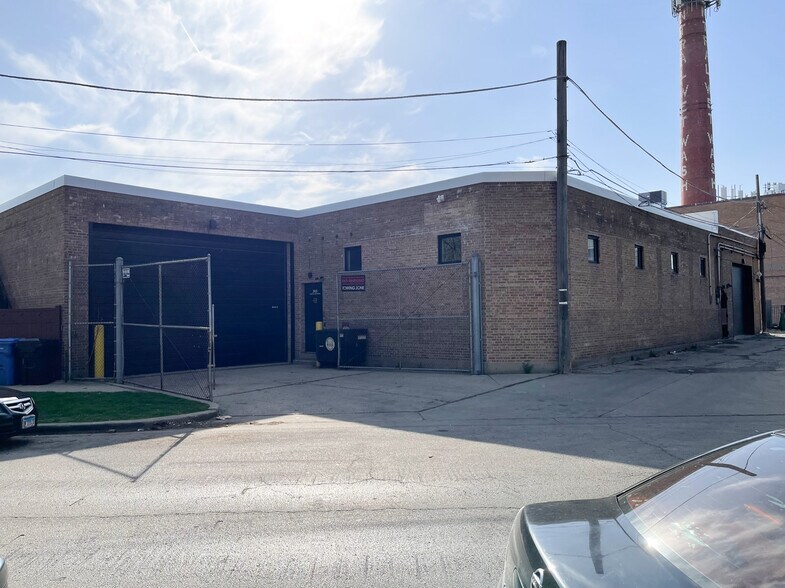 More Photos Of 3921-3925 N Elston Ave, Chicago Light Distribution For Sale