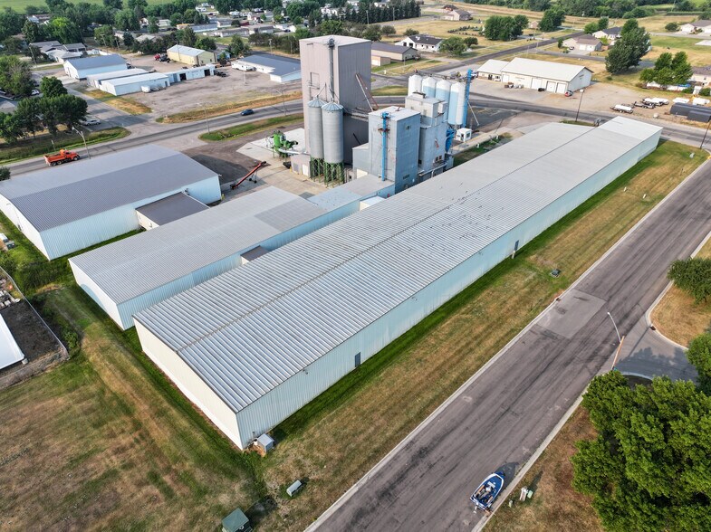 More Photos Of 520 5th St S, Breckenridge Warehouse For Lease