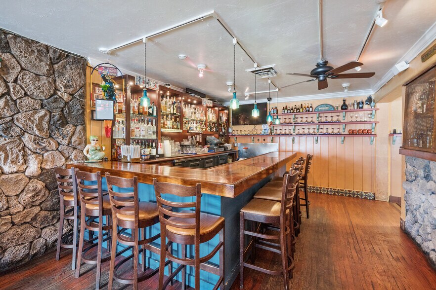 More Photos Of 2009 Bridgeway, Sausalito Restaurant For Lease