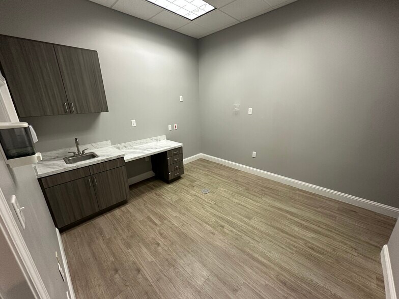 More Photos Of 4100 Fairway Dr, Carrollton Medical For Sale