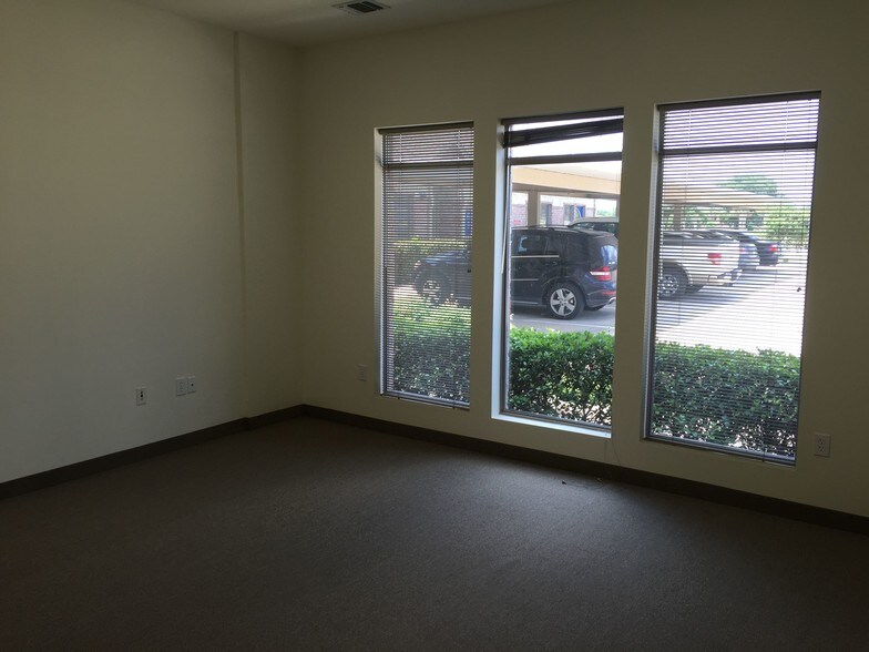 More Photos Of 2418 Marsh Ln, Carrollton Medical For Lease