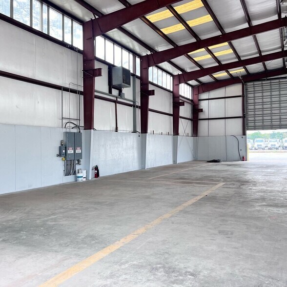 More Photos Of 229 Highway 96, Broussard Warehouse For Lease