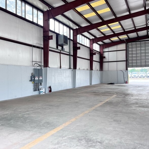 More Photos Of 229 Highway 96, Broussard Warehouse For Lease