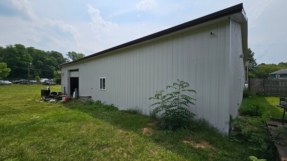 More Photos Of 4114 E Michigan Ave, Jackson Freestanding For Sale