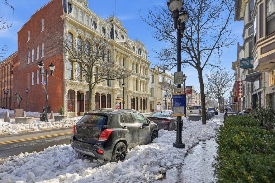 More Photos Of 833 N Market St, Wilmington Storefront Retail Residential For Sale