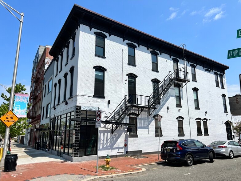 More Photos Of 378 Broad St, Newark Storefront Retail Office For Lease