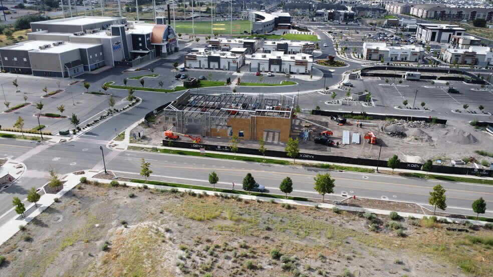 More Photos Of 634 N Mill Road, Vineyard Storefront Retail Office For Lease