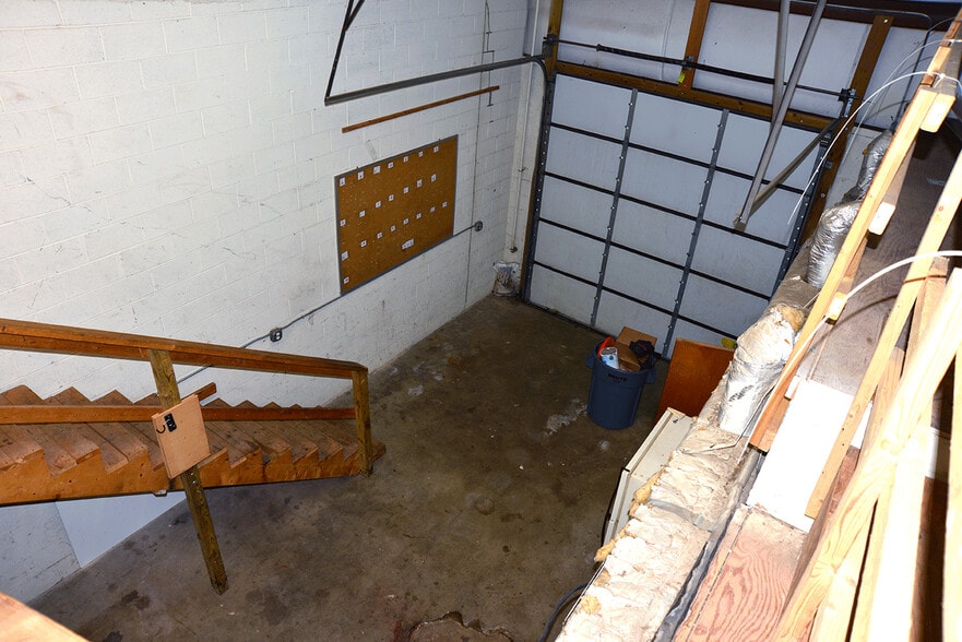 More Photos Of 9107 Industry Dr, Manassas Park Warehouse For Lease