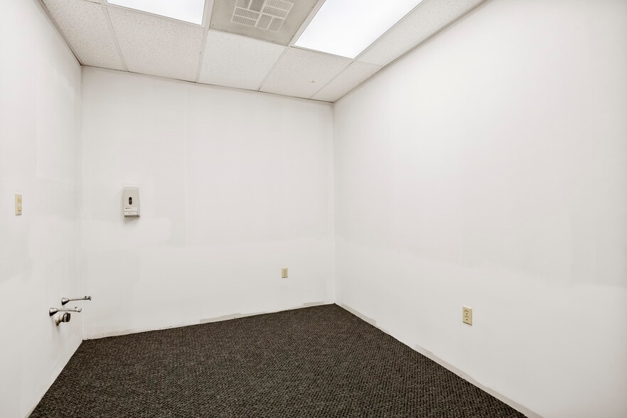 More Photos Of 2 Chelsea Pl, Clifton Park Medical For Sale