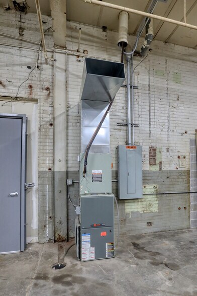 More Photos Of 8213 Gravois Rd, Affton Warehouse For Sale