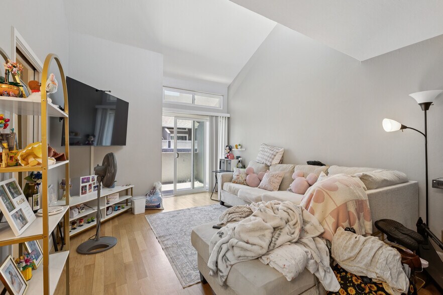 More Photos Of 1411 Oxford St, Redwood City Apartments For Sale