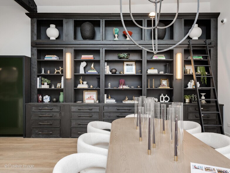 More Photos Of 2733 N Pulaski Rd, Chicago Showroom For Sale