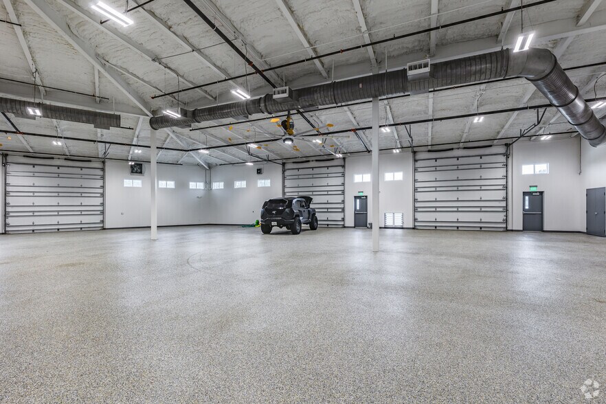 More Photos Of 2678 Richmond Ave, Sanford Distribution For Lease