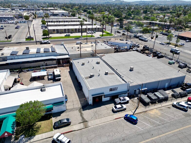 More Photos Of 3226 Franklin Ave, Riverside Manufacturing For Sale