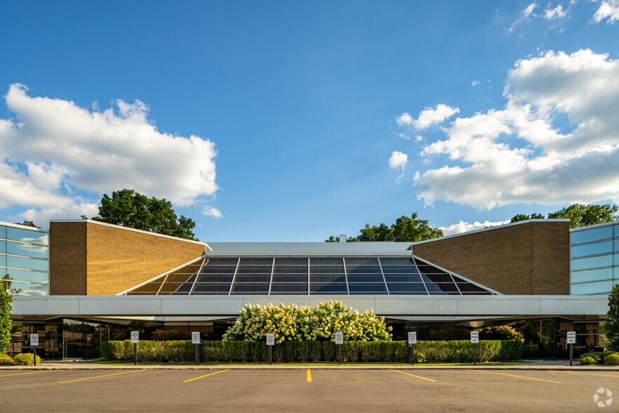 More Photos Of 2600 S Telegraph Rd, Bloomfield Hills Office For Lease