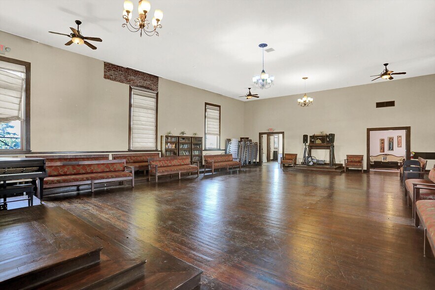 More Photos Of 111 S Walnut St, Edinburgh Theater Concert Hall For Sale