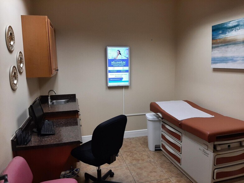 More Photos Of 681 Goodlette Rd N, Naples Medical For Sale