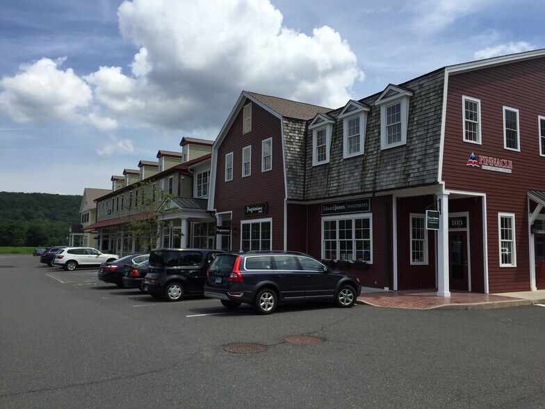 More Photos Of 245 Amity Rd, Woodbridge Land For Lease